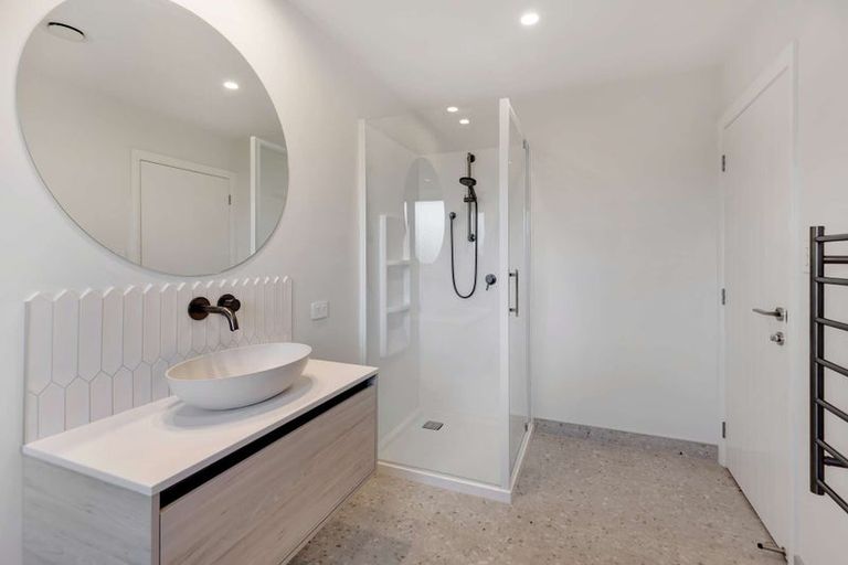 Photo of property in 1 Corsica Court, Fitzherbert, Palmerston North, 4410