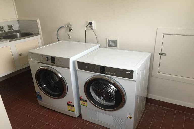 Photo of property in 62 College Road, Northcote, Auckland, 0627