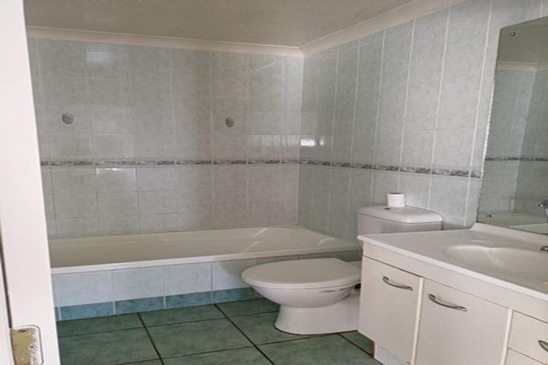 Photo of property in 36 Hugh Green Drive, Pinehill, Auckland, 0632