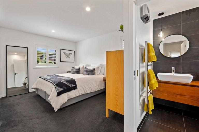 Photo of property in 19 Kirimoko Crescent, Wanaka, 9305