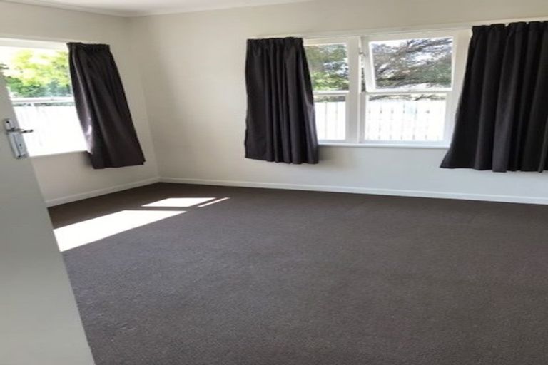 Photo of property in 82 Sturges Road, Henderson, Auckland, 0612