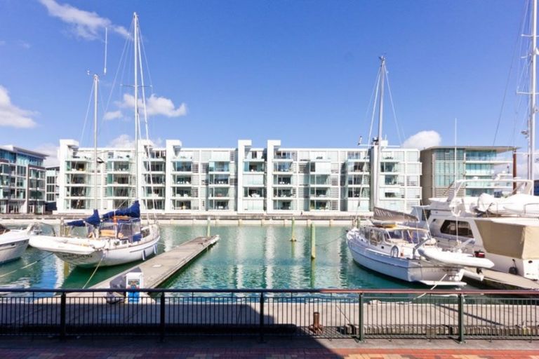 Photo of property in Halsey Apartments At Lighter Quay, 401/75 Halsey Street, Auckland Central, Auckland, 1010