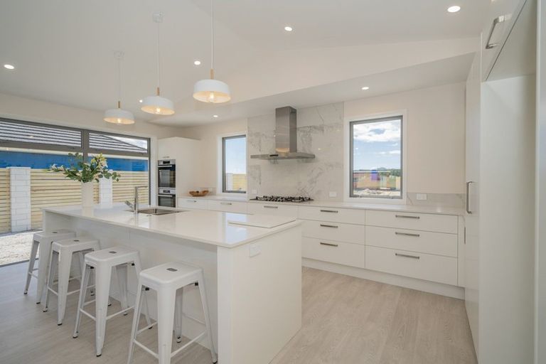 Photo of property in 22 Awatea Drive, Whitianga, 3510