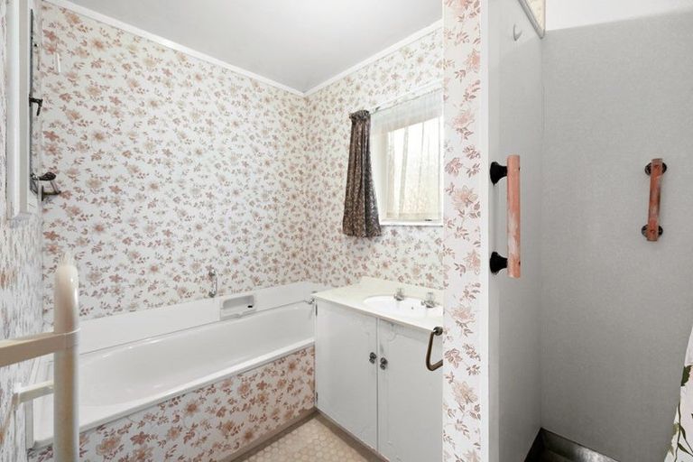 Photo of property in 1 Hilton Road, St Andrews, Hamilton, 3200