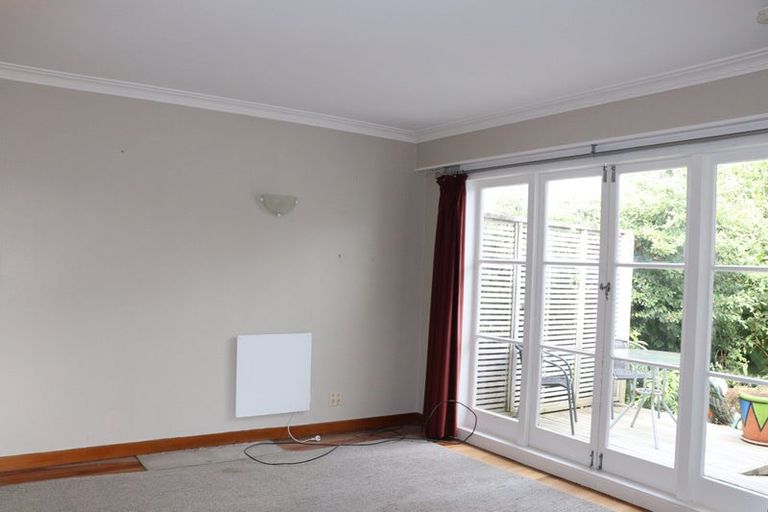 Photo of property in 545 Glenfield Road, Glenfield, Auckland, 0629