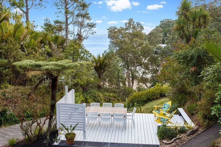 Photo of property in 128 Otitori Bay Road, Titirangi, Auckland, 0604
