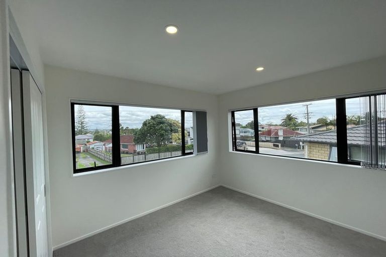 Photo of property in 36a Vodanovich Road, Te Atatu South, Auckland, 0610