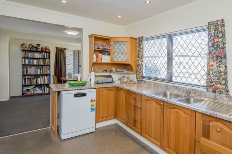 Photo of property in 5 Horopito Road, Waikanae, 5036