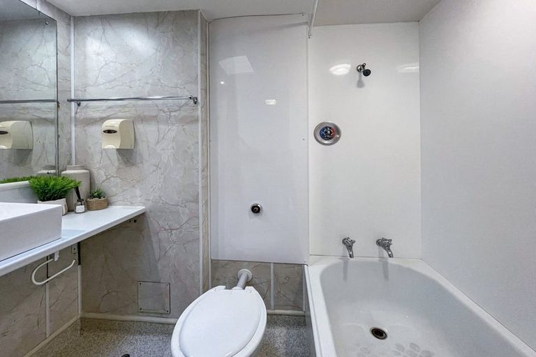 Photo of property in Sharella Living, 20 Glenmore Street, Thorndon, Wellington, 6011