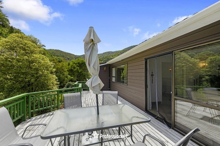 Photo of property in 2 Lady Bell Grove, Lowry Bay, Lower Hutt, 5013