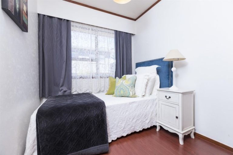 Photo of property in 1/3 Sarah Place, Farm Cove, Auckland, 2012