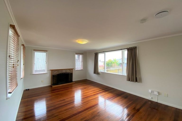 Photo of property in 4 Harding Avenue, Te Atatu South, Auckland, 0610