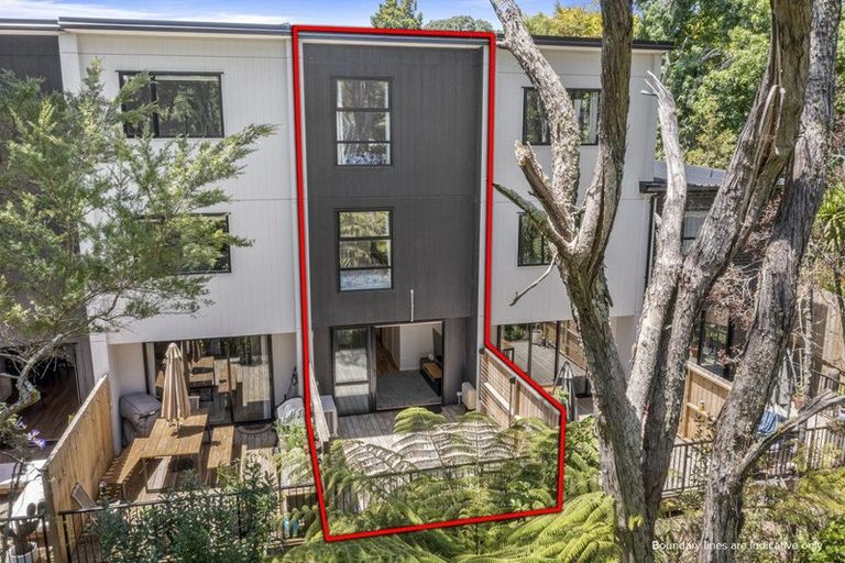 Photo of property in 29 Tokai Place, Glen Eden, 0602