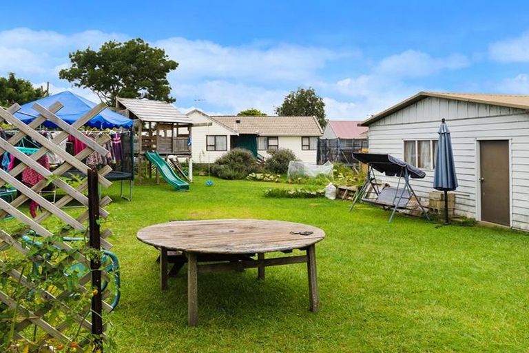 Photo of property in 65 Arimu Road, Papakura, 2110