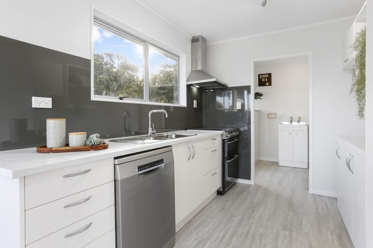 Photo of property in 69 Pine Avenue, Henderson, Auckland, 0612