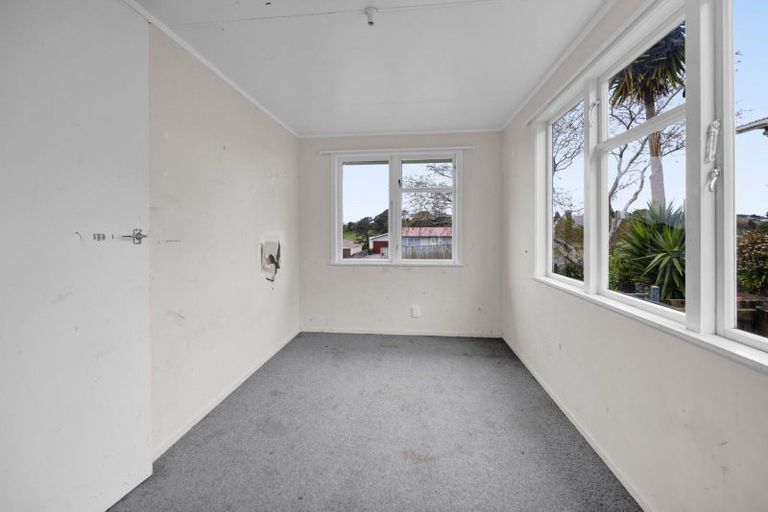 Photo of property in 103 Riversdale Drive, Merrilands, New Plymouth, 4312