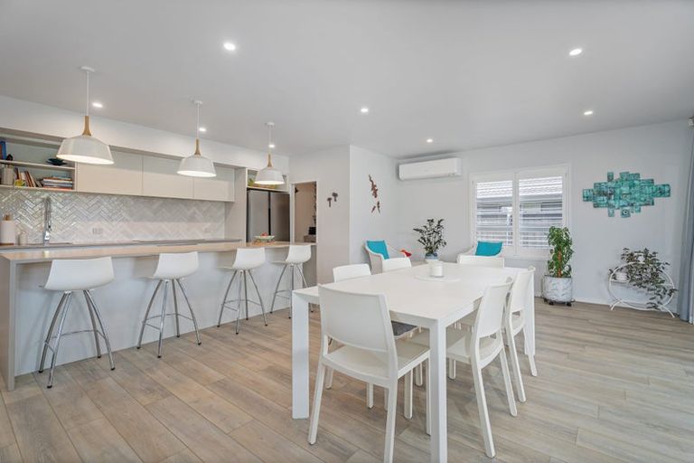 Photo of property in 8 Onerere Drive, Whitianga, 3510