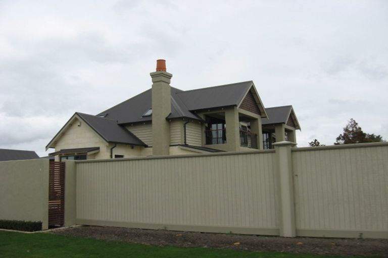 Photo of property in 2 Taunton Green, Papanui, Christchurch, 8052