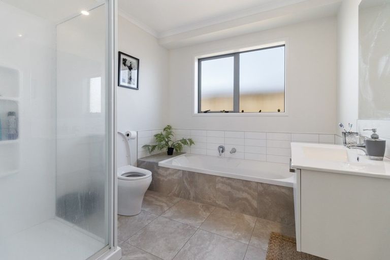 Photo of property in 95 Bert Wall Drive, Omokoroa, 3114