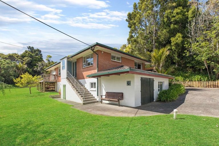 Photo of property in 764 West Coast Road, Oratia, Auckland, 0604