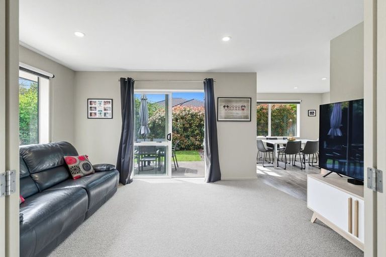 Photo of property in 21 Blowers Place, Halswell, Christchurch, 8025