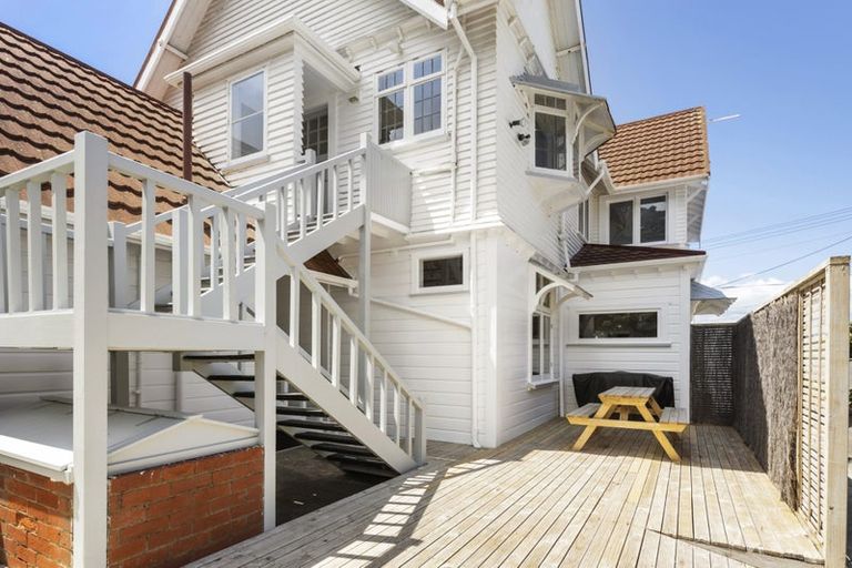 Photo of property in 212 Queens Drive, Lyall Bay, Wellington, 6022