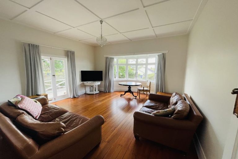 Photo of property in 14 Hanlon Crescent, Narrow Neck, Auckland, 0624