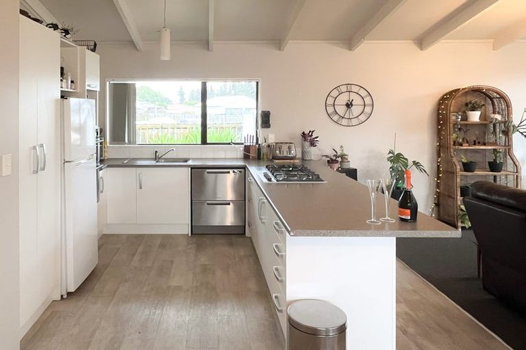 Photo of property in 10 Kanuka Place, Edgecumbe, 3120