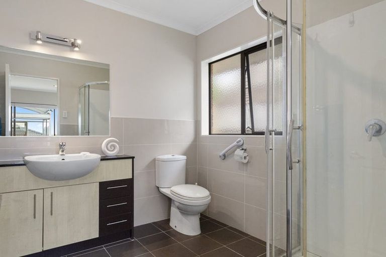 Photo of property in 16 Ludlow Place, Pukekohe, 2120