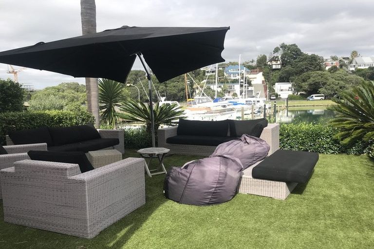 Photo of property in 1/12 Craig Road, Milford, Auckland, 0620