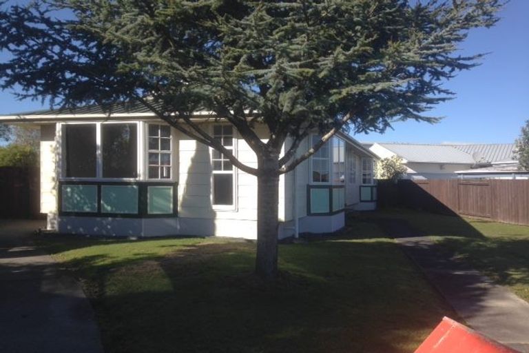 Photo of property in 52 Acacia Street, Kelvin Grove, Palmerston North, 4414