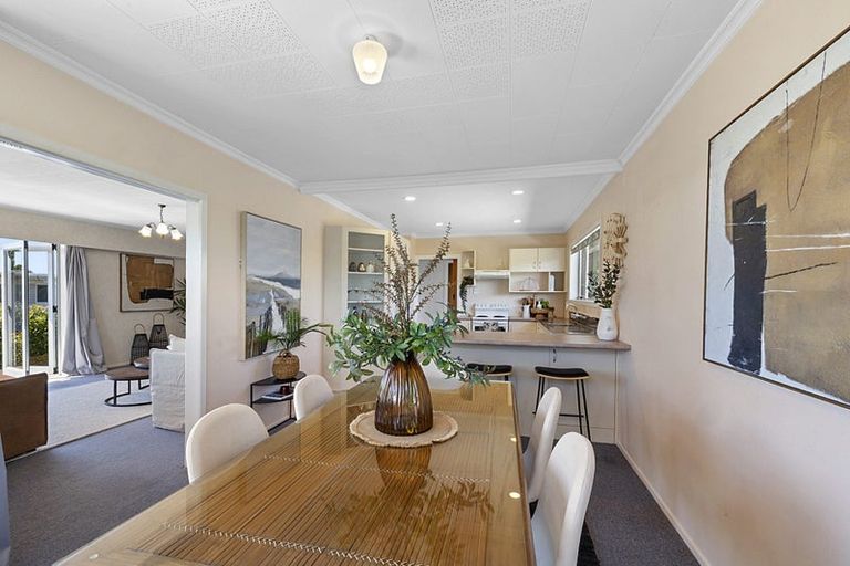 Photo of property in 43 Nevada Drive, Merrilands, New Plymouth, 4312