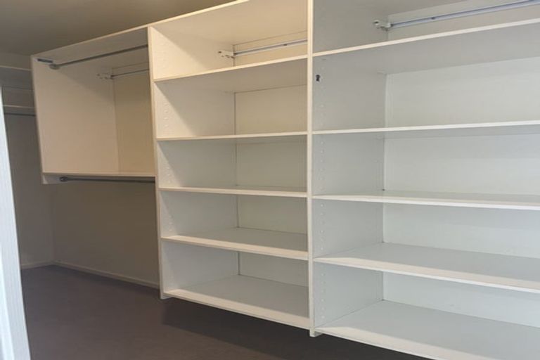 Photo of property in 14 Cayman Place, Unsworth Heights, Auckland, 0632