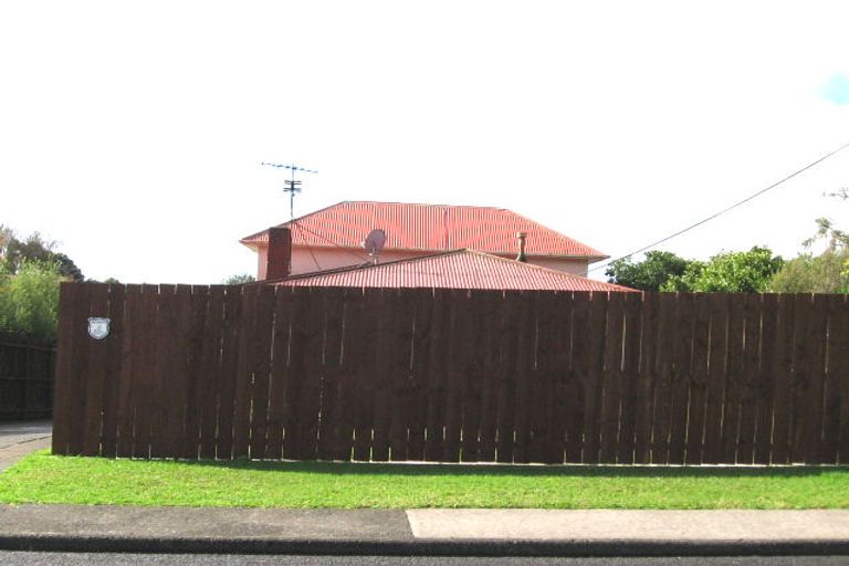 Photo of property in 13 Vodanovich Road, Te Atatu South, Auckland, 0610