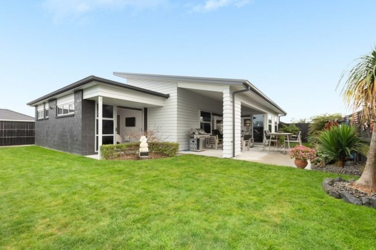 Photo of property in 25 Kamahi Crescent, Papamoa Beach, Papamoa, 3118
