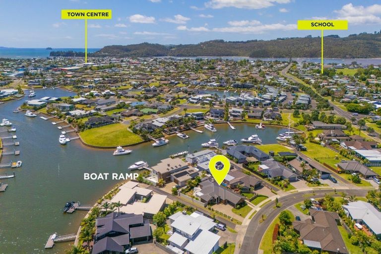 Photo of property in 20 Waitotara Way, Whitianga, 3510