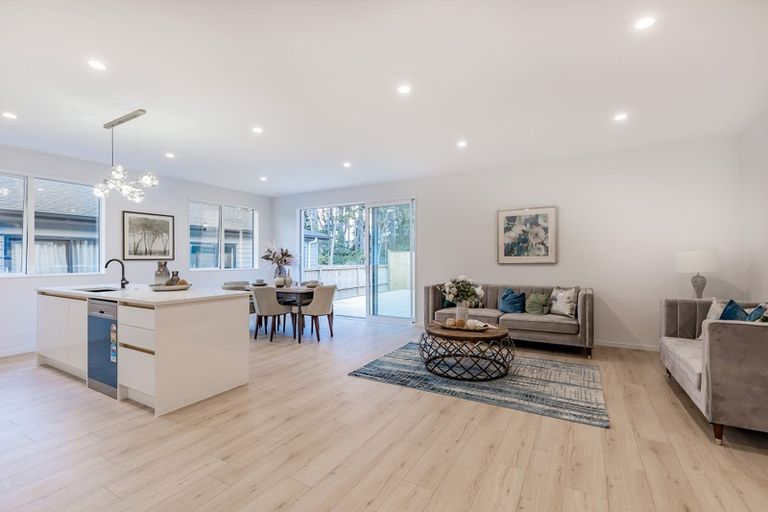 Photo of property in 28 Konoba Avenue, Kumeu, 0810
