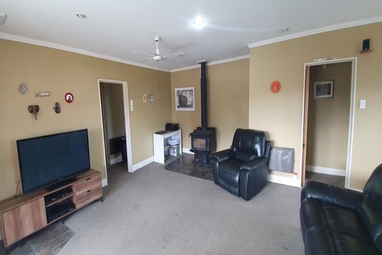 Photo of property in 35 Lauder-omakau Road, Omakau, 9376