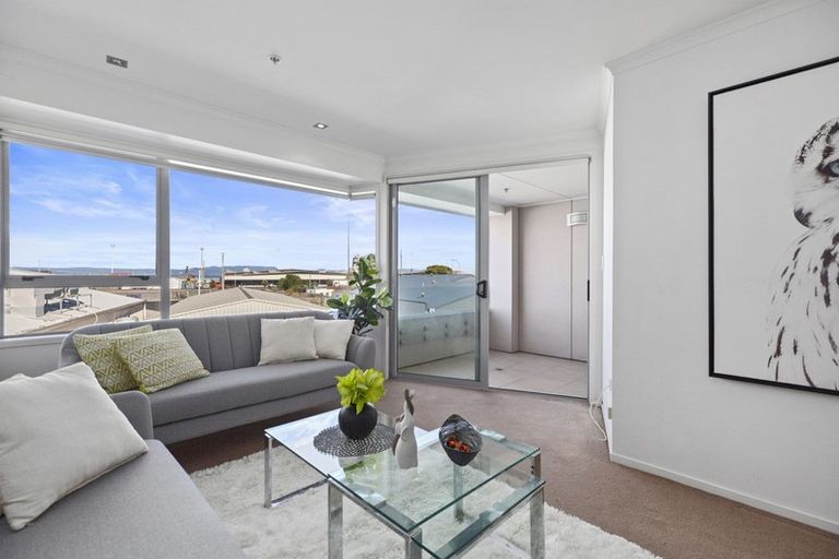 Photo of property in Algarve Apartments, 213/332 Maunganui Road, Mount Maunganui, 3116