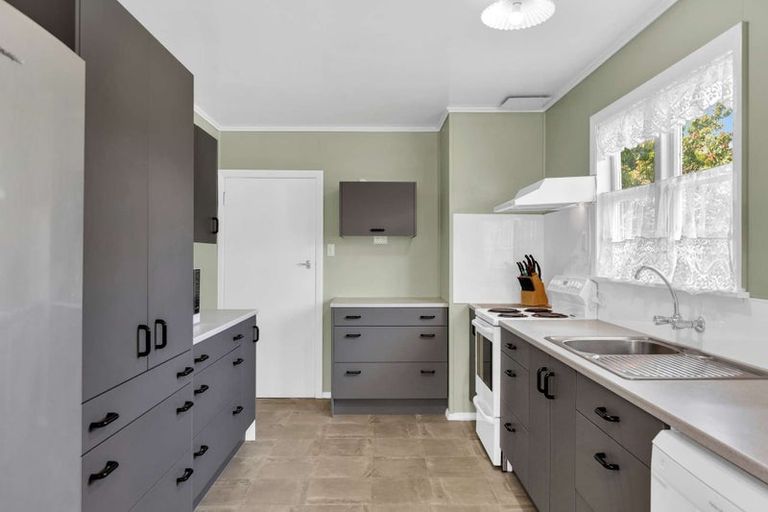 Photo of property in 20 Bear Street, Waverley, 4510