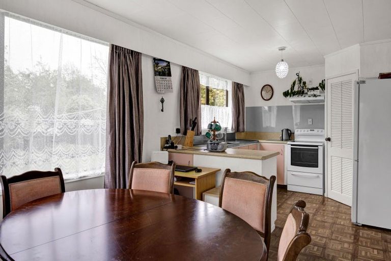 Photo of property in 6 Kamahi Place, Inglewood, 4330