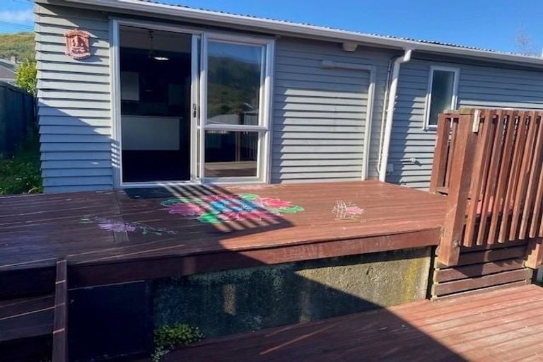 Photo of property in 19 Bell Street, Tawa, Wellington, 5028