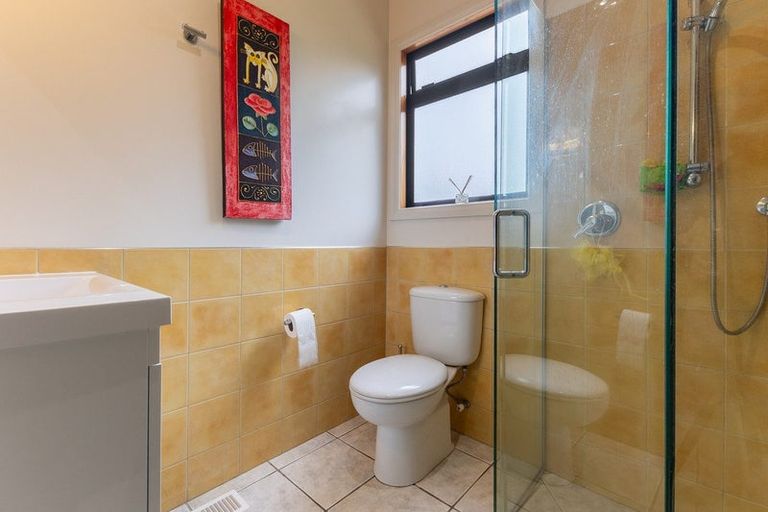 Photo of property in 114 Rutherford Drive, Waikanae Beach, Waikanae, 5036