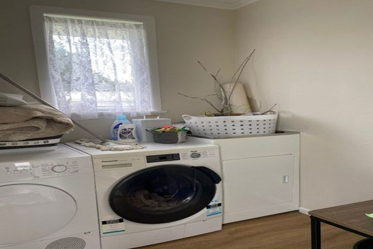 Photo of property in 37 Harrington Road, Henderson, Auckland, 0610