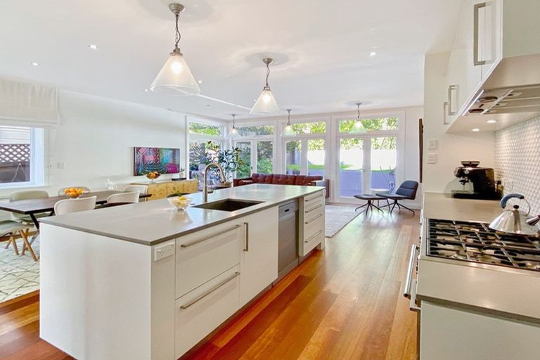 Photo of property in 37 Glen Road, Kelburn, Wellington, 6012