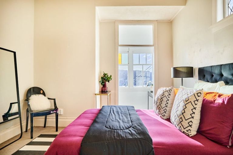 Photo of property in 23 Shannon Street, Mount Victoria, Wellington, 6011