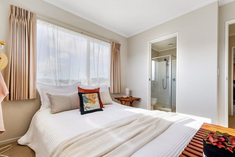 Photo of property in 51 William Gamble Drive, Greenhithe, Auckland, 0632