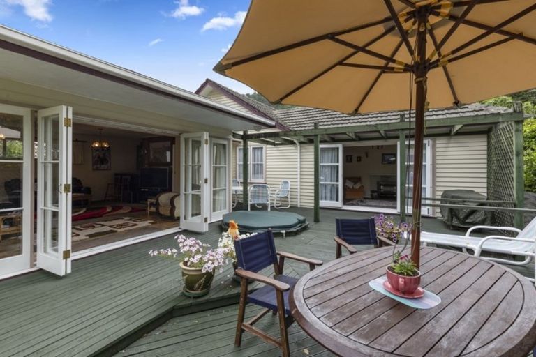 Photo of property in 461 Stokes Valley Road, Stokes Valley, Lower Hutt, 5019