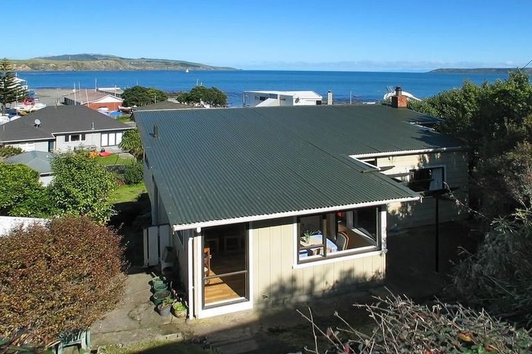 Photo of property in 5 Gordon Road, Plimmerton, Porirua, 5026