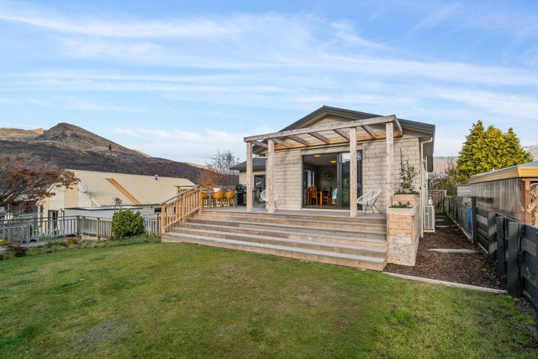 Photo of property in 32 Hood Crescent, Arrowtown, 9302